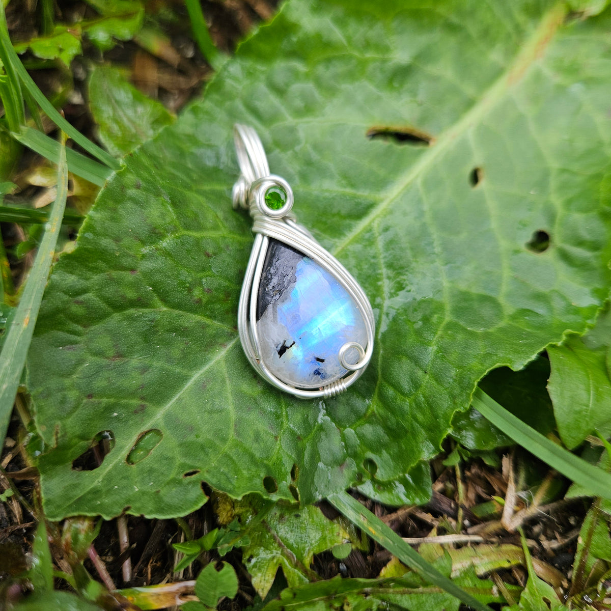 Tourmalated Blue Moostone/Diopside accent Pendant