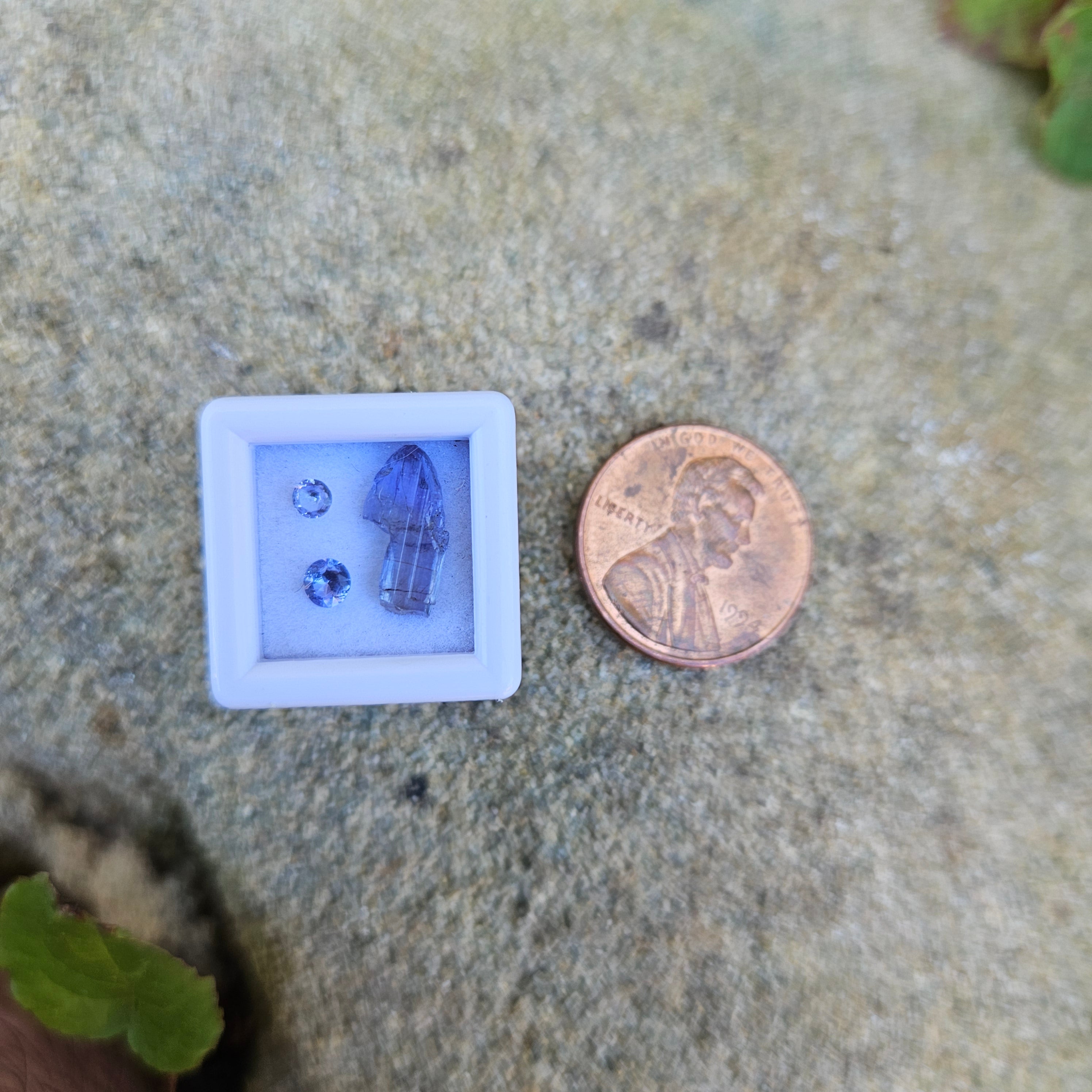 Tanzanite Natural unheated Crystal and Facet set.