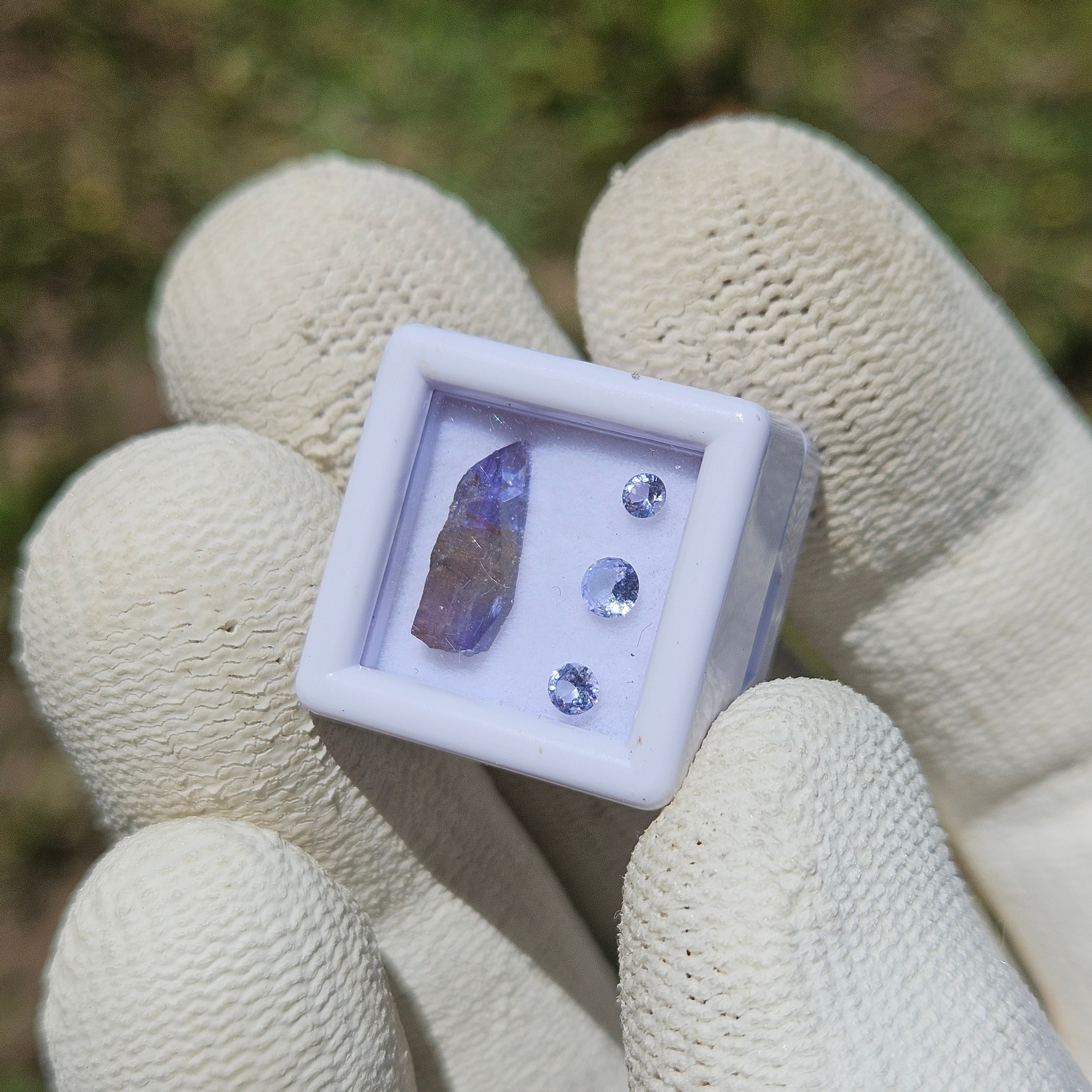 Tanzanite Natural unheated Crystal and Facet set.